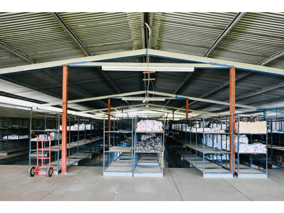 BODEGA / 12 DE OCTUBRE / 1990M2 / CÓDIGO C-2 / GALERAS / OFICINAS - 1