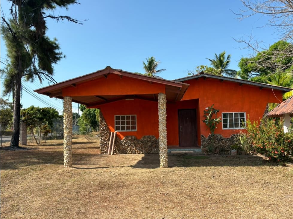 COCLE / SEA CLIFF / 1400M / 2 HABITACION / 2 BAÑOS / SOBRE LA VÍA / AG - 1