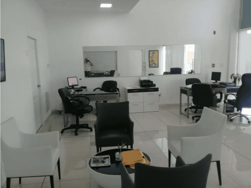 LOCAL / AVE JOSE AGUSTIN ARANGO / 109M2 / PLANTA ALTA / CRYSTAL PLAZA - 1