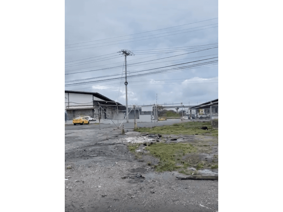 TERRENO PARA USO COMERCIAL / MAÑANITAS / CERCADO / 4518 M2 / - 1