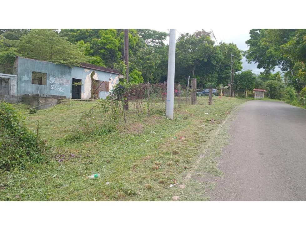 TERRENO / 24 DE DICIEMBRE / CABUYITA / 1800M / ORILLA DE CALLE - 1
