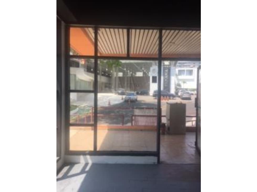 Se Vende excelente Local en Vía Veneto. En frente del Hotel Panamá - 1