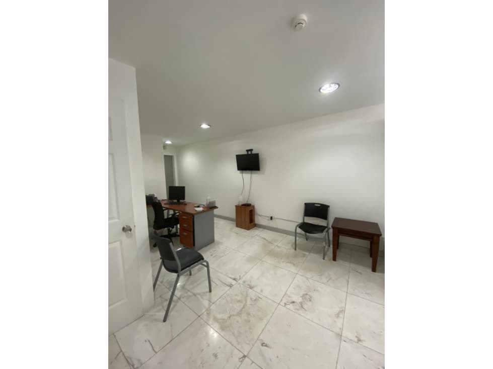 VENTA OFICINA AMOBLADA BELLA VISTA - 1