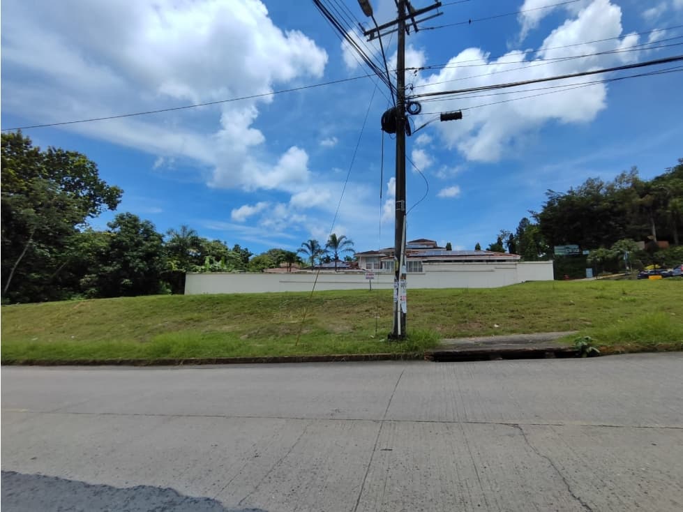 VENTA DE TERRENO EN ALBROOK - 1