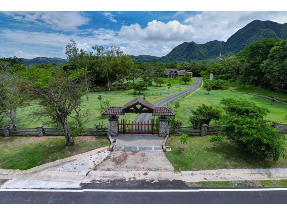 SE VENDE CASA EN EL VALLE DE ANTON - 1