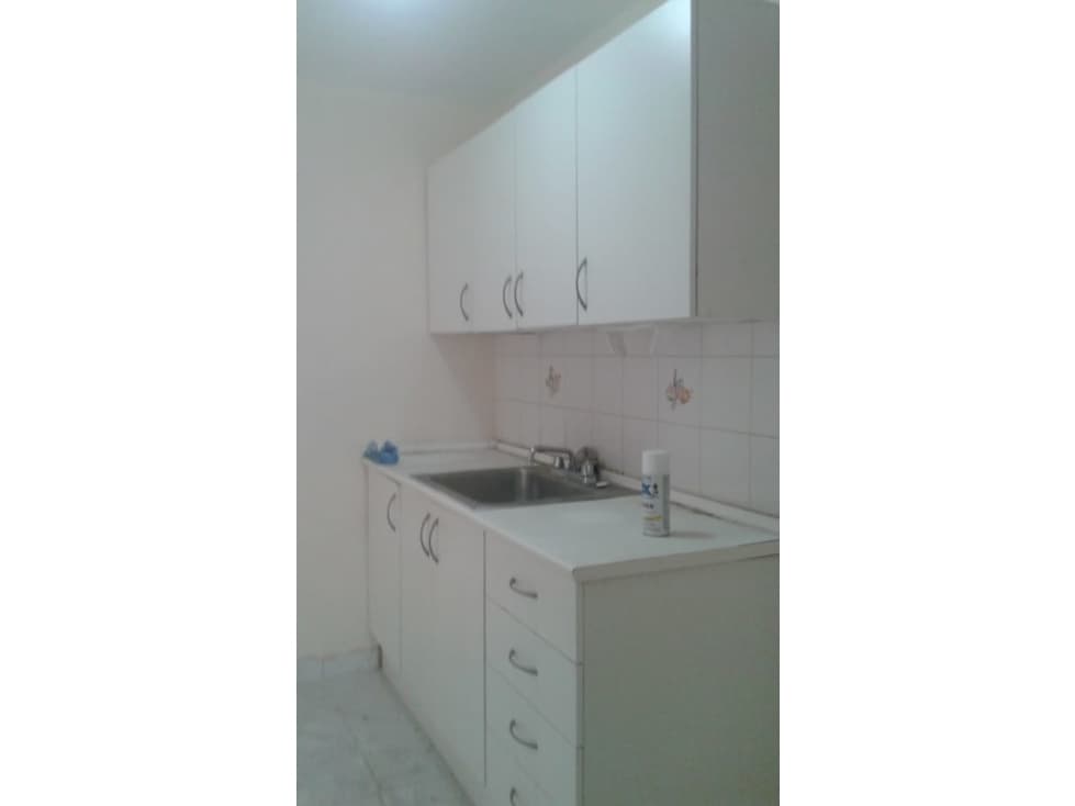 Alquilo apartamento en parque lefevre - 1