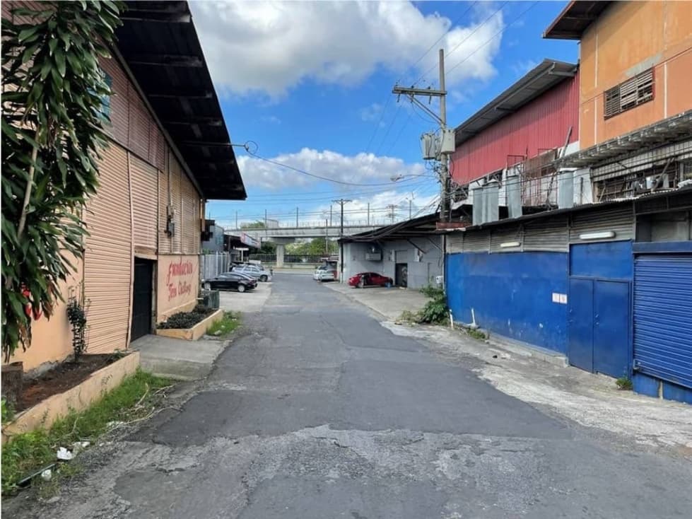 VENDE GALERA COMERCIAL - PUEBLO NUEVO - 1