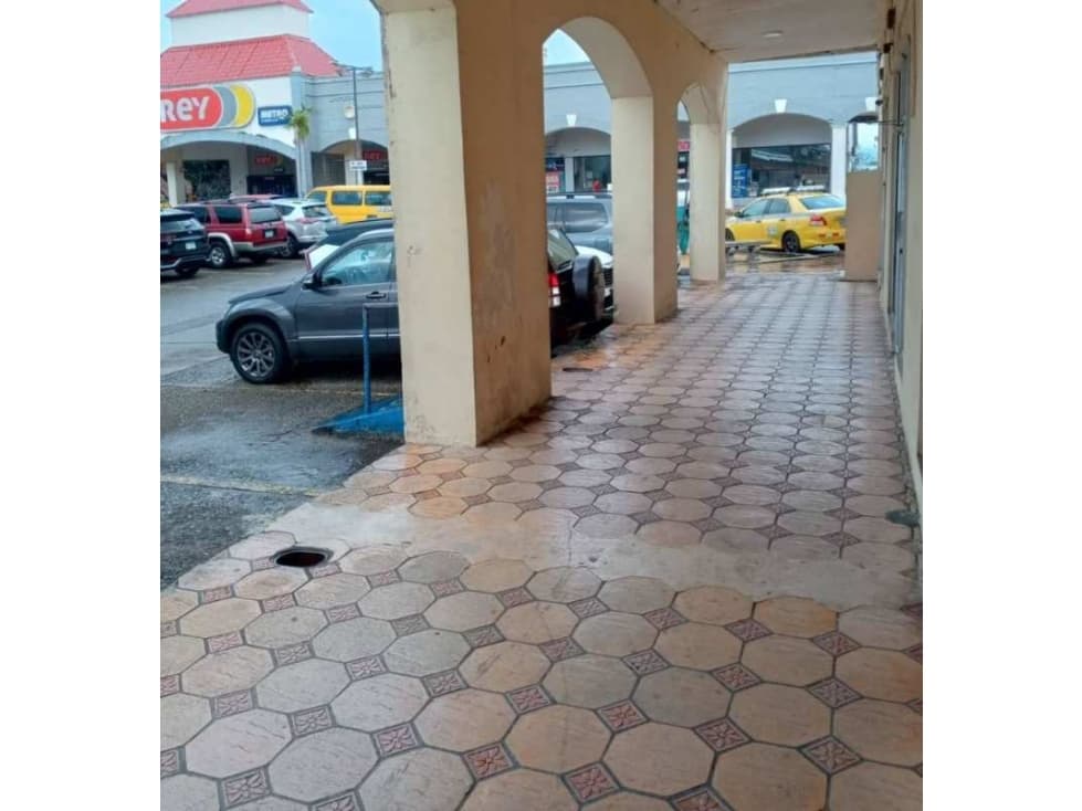 ¡SE VENDE ! Local comercial en Omar Torijos - 1