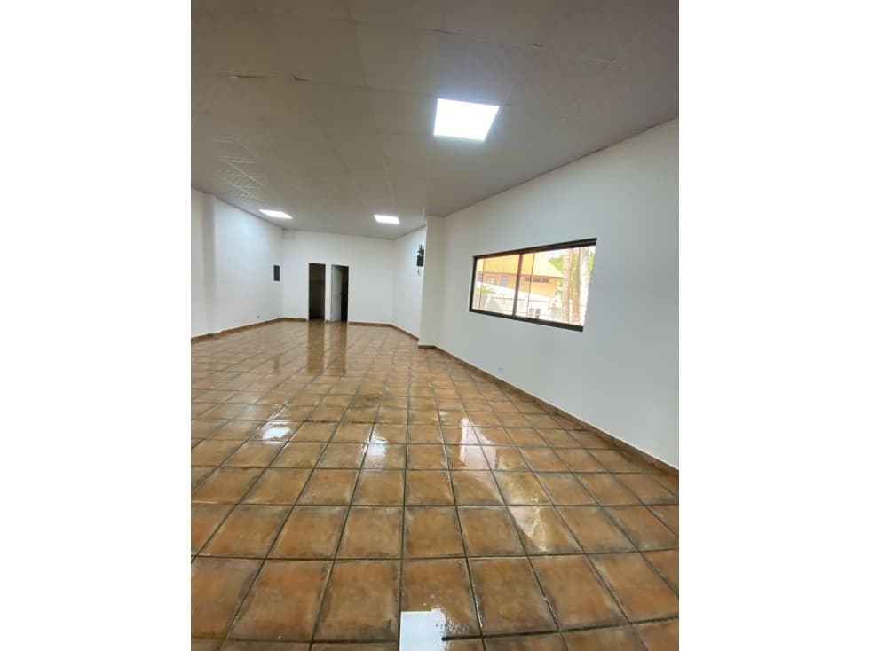 SE ALQUILA LOCAL COMERCIAL EN ALBROOK - 1
