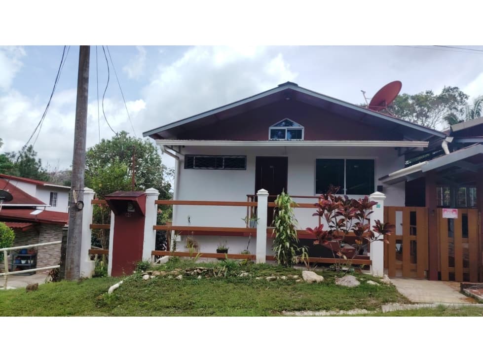 Casa en venta en Altos de Cerro Azul - Clima fresco - 1