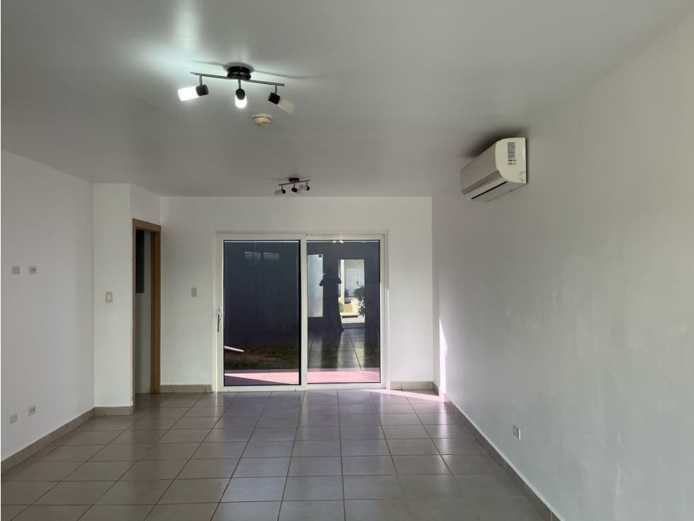 Se Vende Casa en PH Victoria, Brisas del Golf - 1