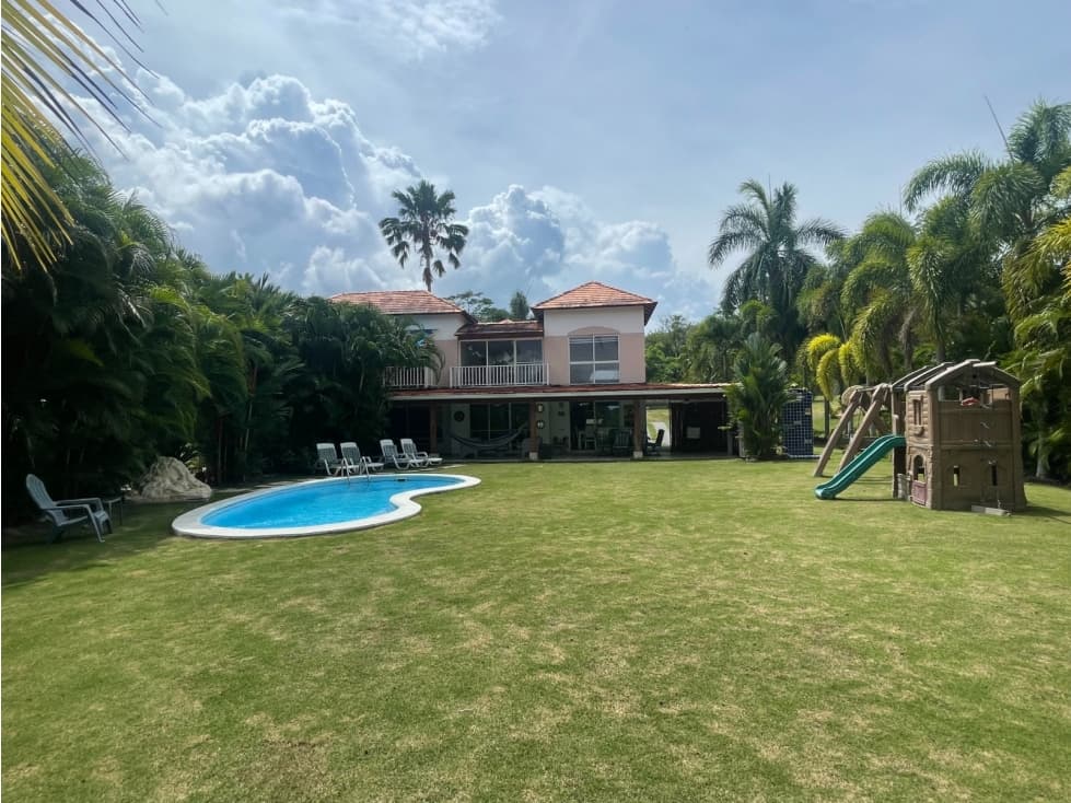 SE VENDE VILLA EN COMPLEJO CERRADO EN DECAMERON - 1