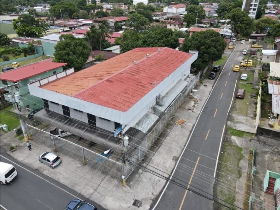 Se Alquila Galera Oficina Parque Lefevre 800 Mts $7.000.oo - 1