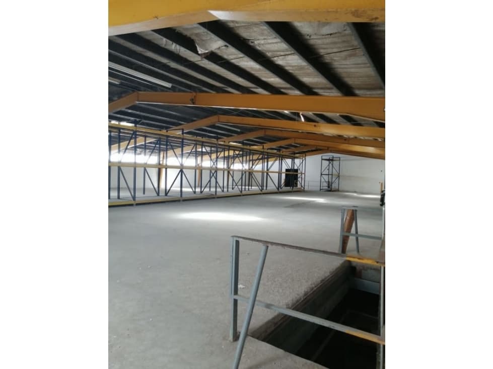 SE VENDE MAGNIFICA GALERA 2.700 Mts OFICINAS $2.400.000.00 - 1
