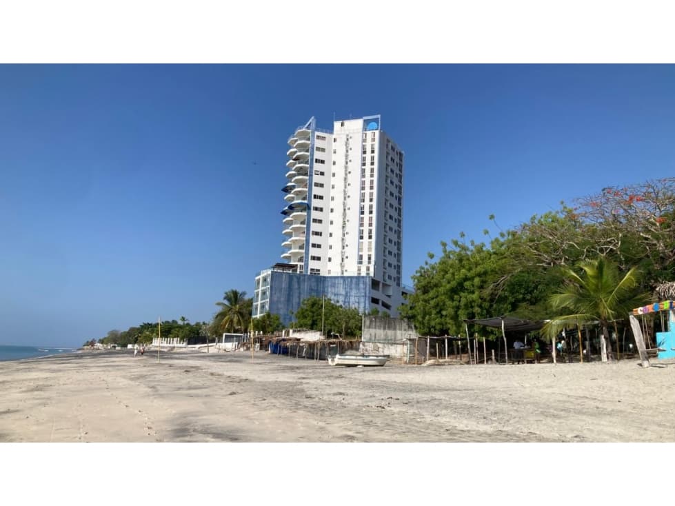 En venta Terreno con casa de 1243.94 m².en Playa Farallón, Río Hato - 1