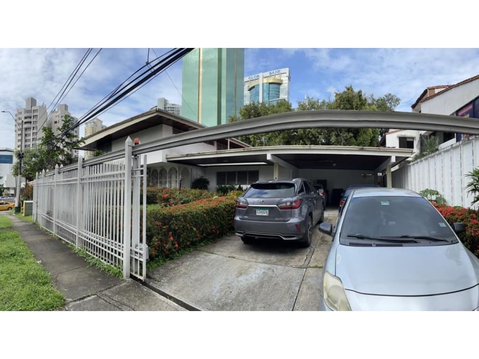 SE ALQUILA CASA COMERCIAL EN OBARRIO | A PASOS DE CALLE 50 - 1