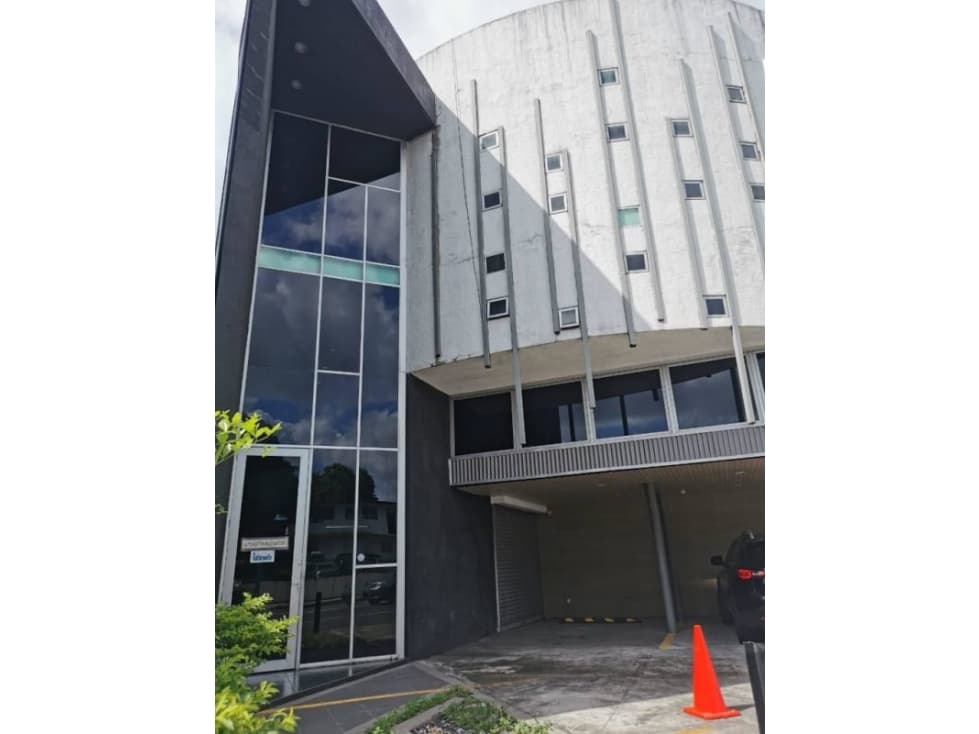 SE ALQUILA EDIFICIO EN PARQUE LEFEVRE >>PRECIO DE OPORTUNIDAD<< - 1