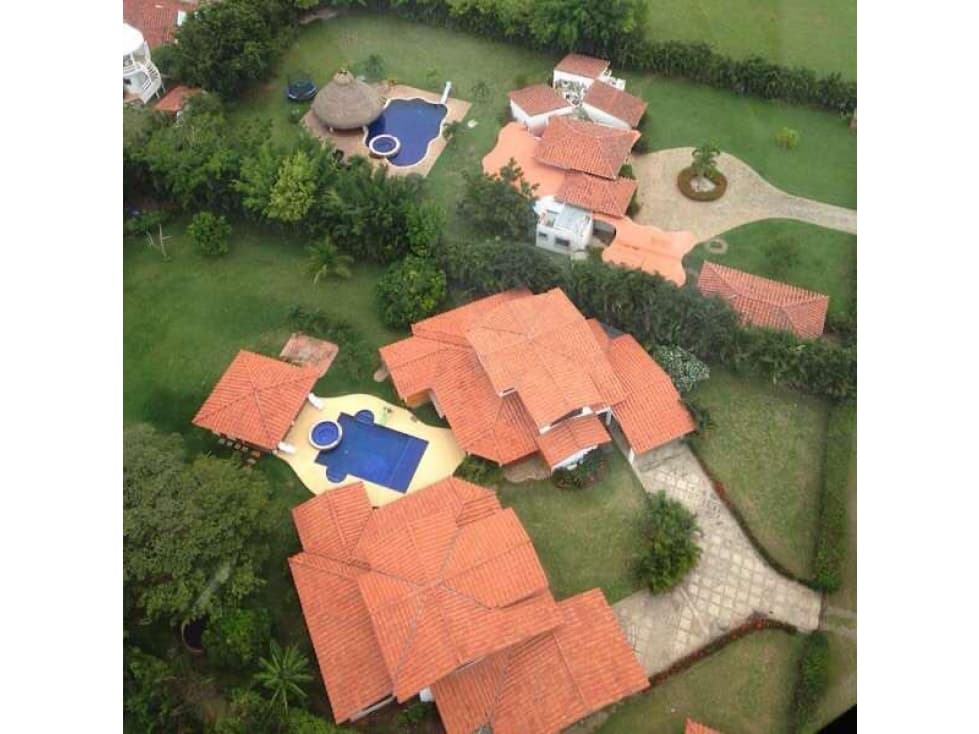 EN VENTA DOS CASAS EN PUNTA BARCO - 1