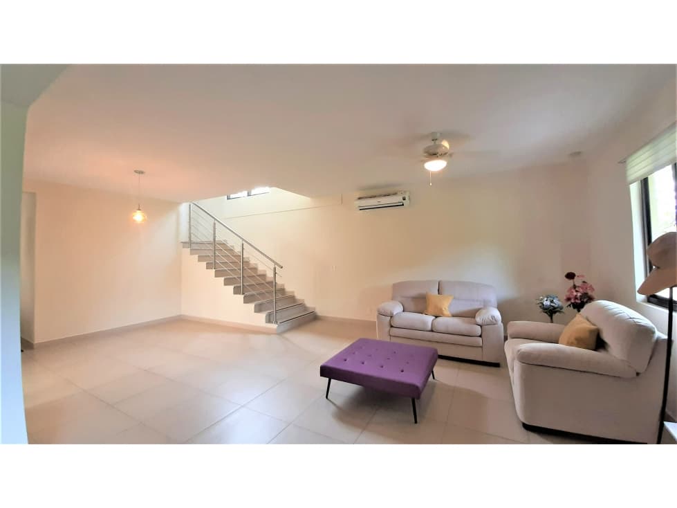 Vendo amplia Casa de 4 recámaras en River Valley!! - 1