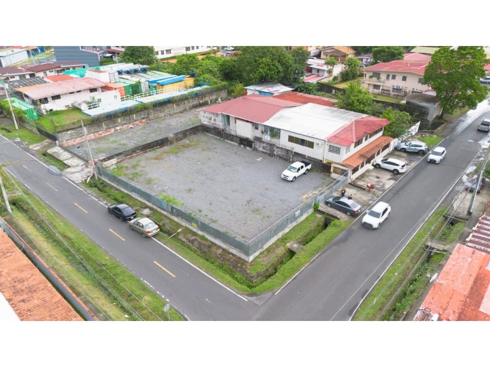 SE VENDE TERRENO EN PARQUE LEFEVRE - 1