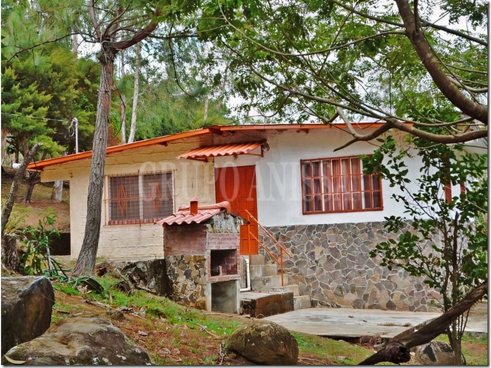Oportunidad! Se Vende Amplia Propiedad en La Laguna de San Carlos - 1