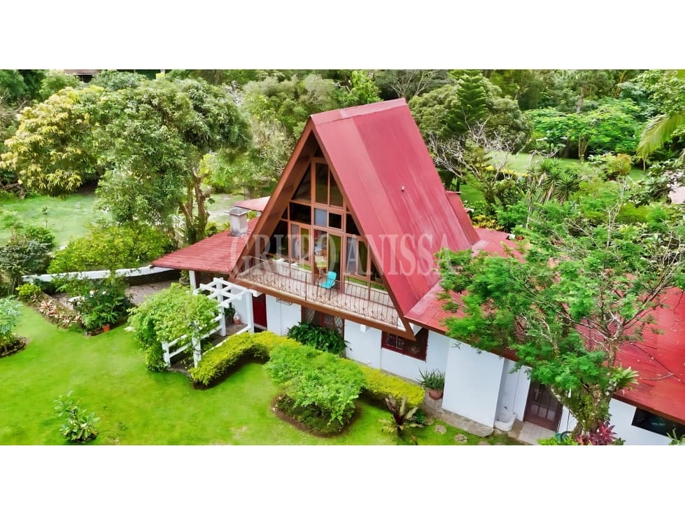 Oportunidad! Se Vende Casa en el Valle de Antón con Manantial Privado - 1