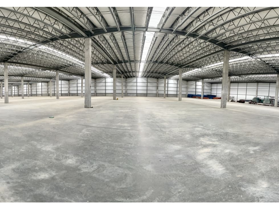 ALQUILER GALERAS TERMINADAS HASTA 12,496M2 M2 SOUTH PARK ZONA UNO - 1