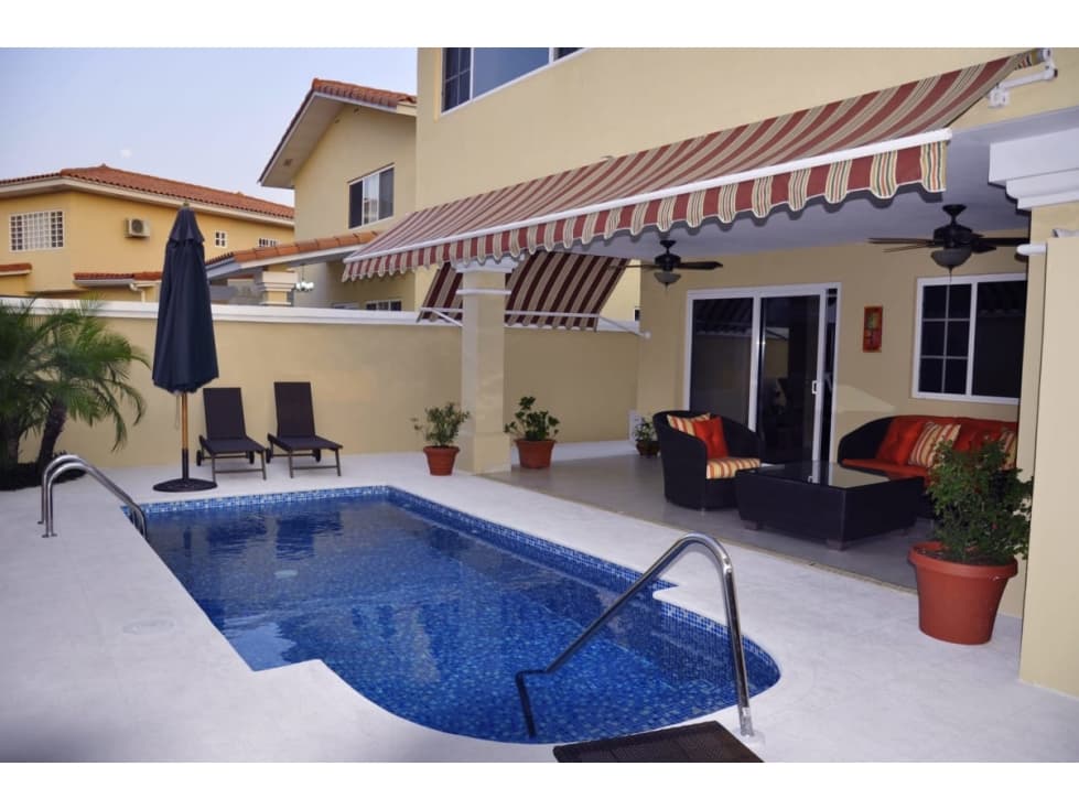 CASA DE 551M2 CONSTRUCCIÓN CON PISCINA EN BRISAS DEL GOLF, VILLA ALTA - 1