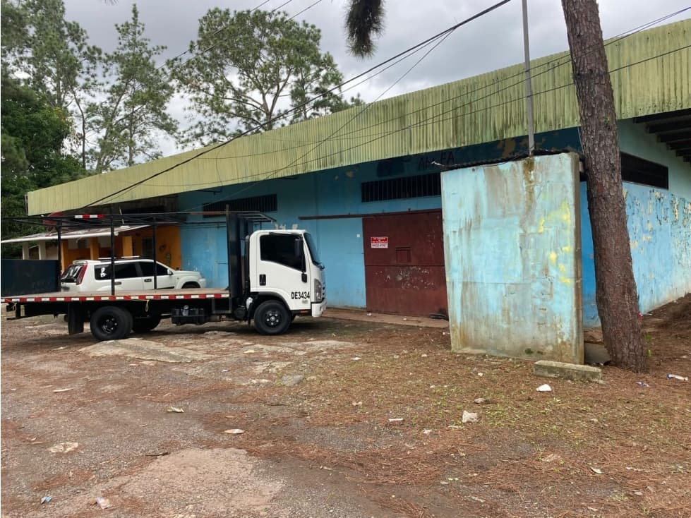 Vendo Remato Local comercial con apartamentos en Chorrera - 1