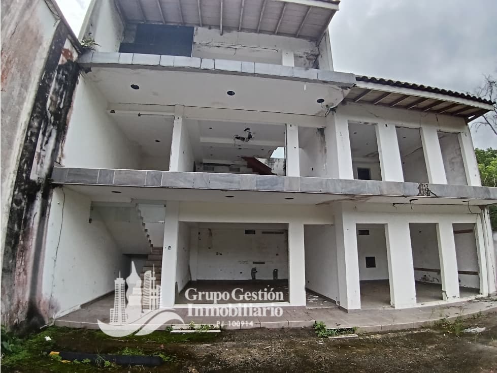 Galeras y edificio con amplio terreno en Venta en Boqueron - 1
