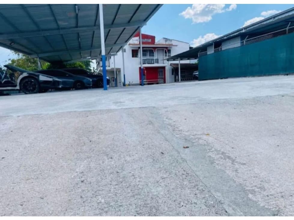 VENTA LOTE CON 2 GALERAS Y 2 CASAS LLANO BONITO 1,145.88 m² MLD - 1