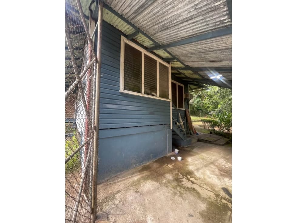 CASA CON TERRENO DE 5800MTS PUERTO ARMUELLES - 1