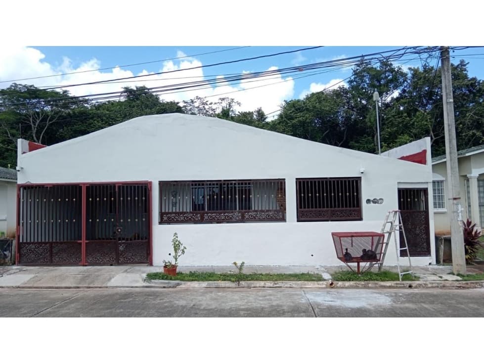 SE VENDE CASA REMODELADA CON CUARTOS DE ALQUILER MYP - 1
