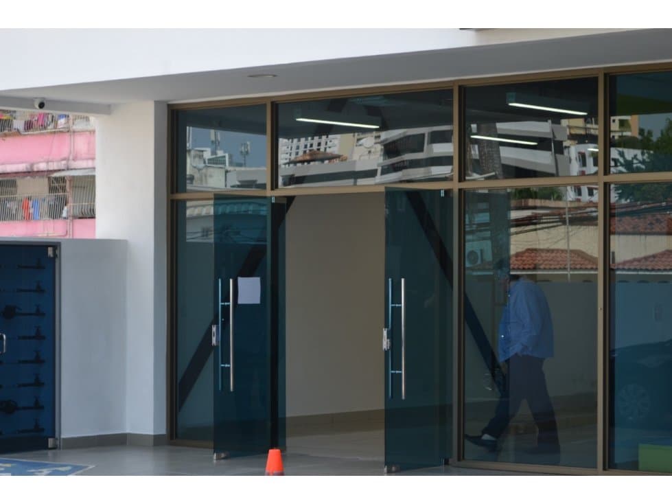LOCAL COMERCIAL EN BELLA VISTA PLAZA COWES 200 MTS - 1