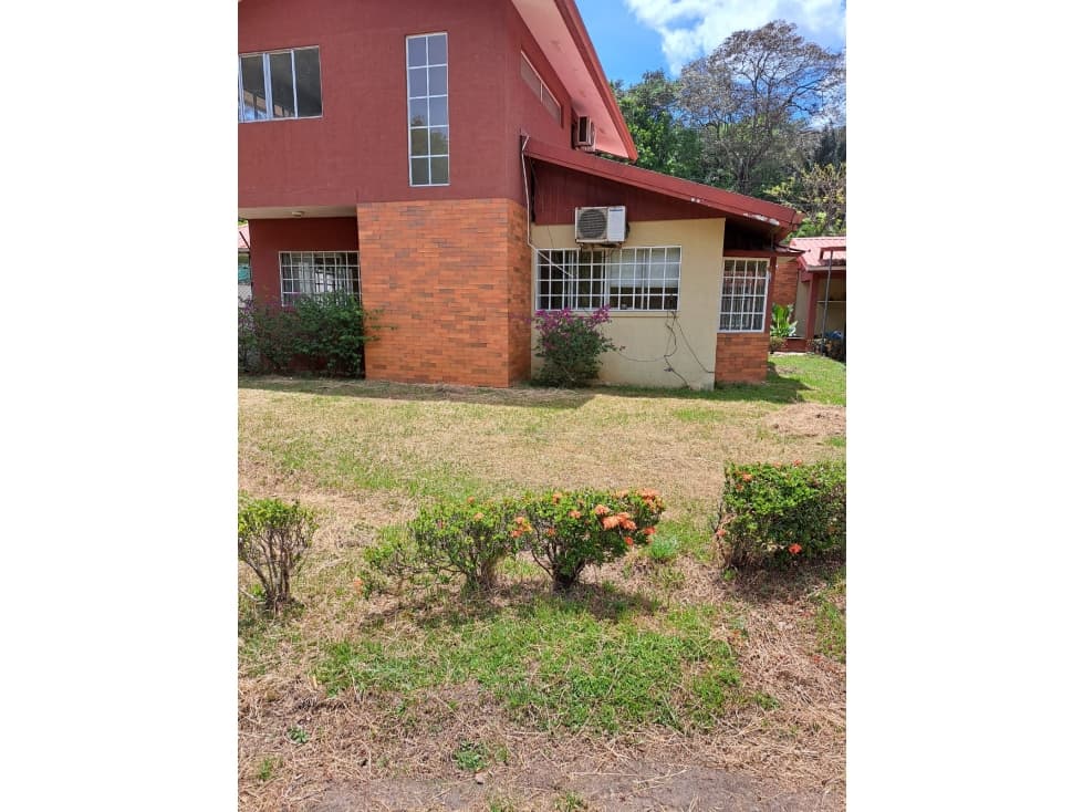 Se Alquila Amplia Casa con Zona Verde 600 m² - 1