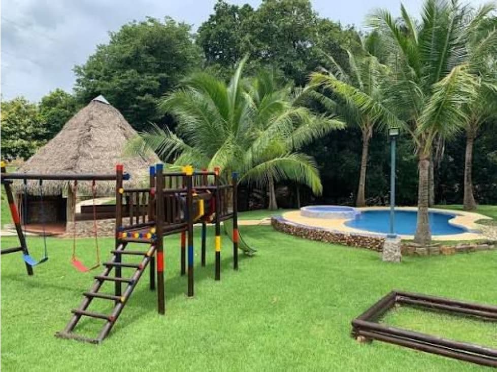 LOTE EN VENTA CON PISCINA , LAS PALMAS CAPIRA - 1