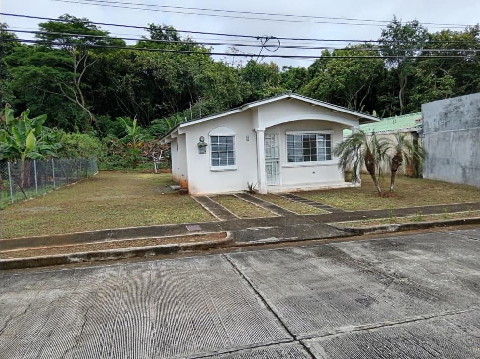 SE VENDE CASA CON AMPLIO TERRENO PARA INVERSION O REMODELAR MYP - 1