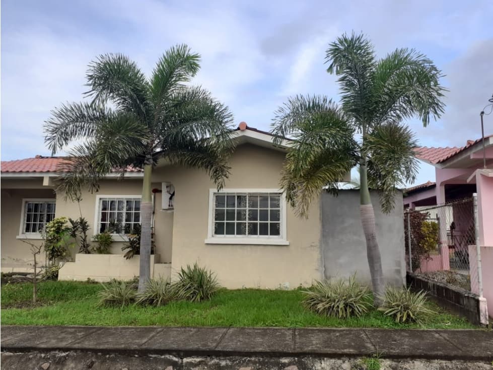 SE VENDE CASA EN PENONOME - 1