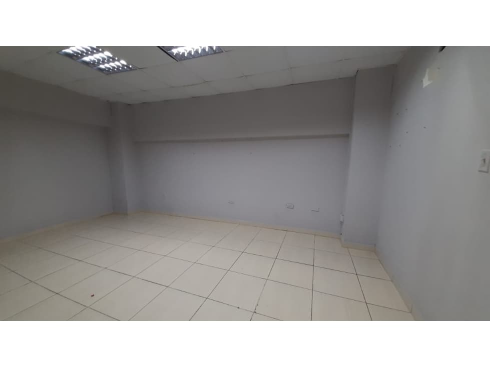 OFICINAS DE 200M2 EN MINI MALL EL CANGREJO - 1