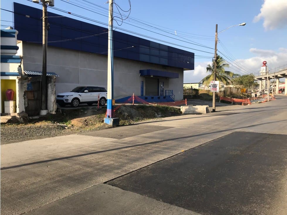 BODEGA CON OFICINAS AV TRANSISTMICA - 1