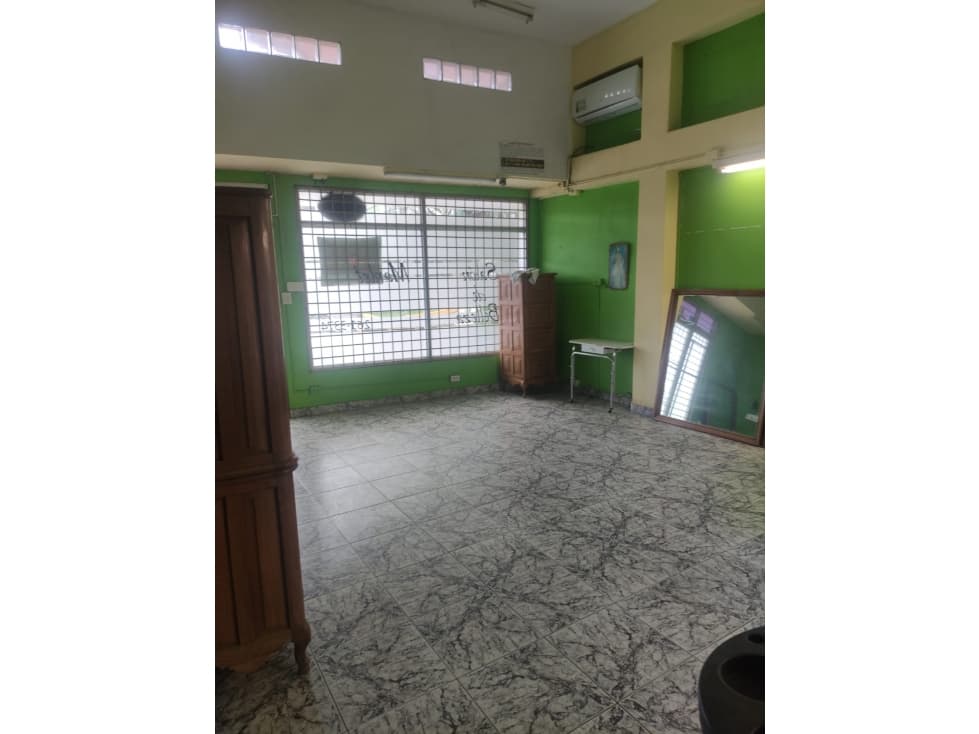 VENTA DE LOCAL EN VIA BRASIL - UBICACIÓN ESTRATÉGICA - 1
