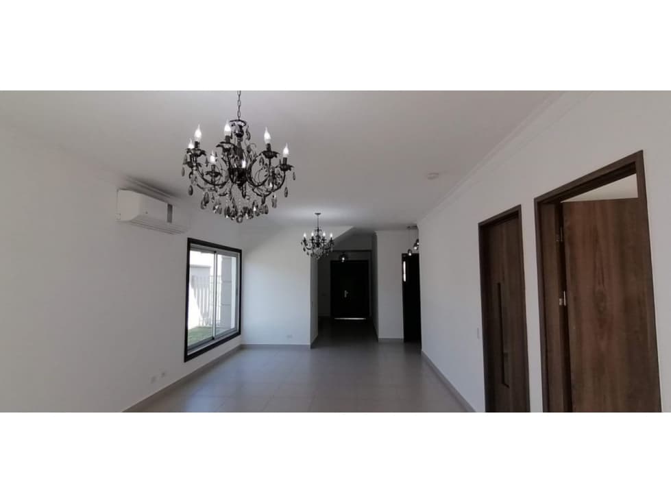 CASA DE 3REC 240MTS2 EN ALTOS DEL PARQUE - 1