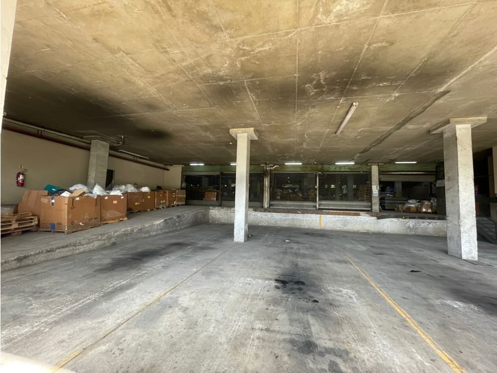 AVE. FRANGIPANI CURUNDU BODEGA CON OFICINA VENTA - 1
