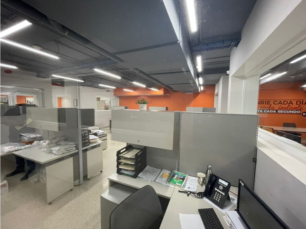 BODEGA CON OFICINA CURUNDU AVE. FRANGIPANI VENTA - 1