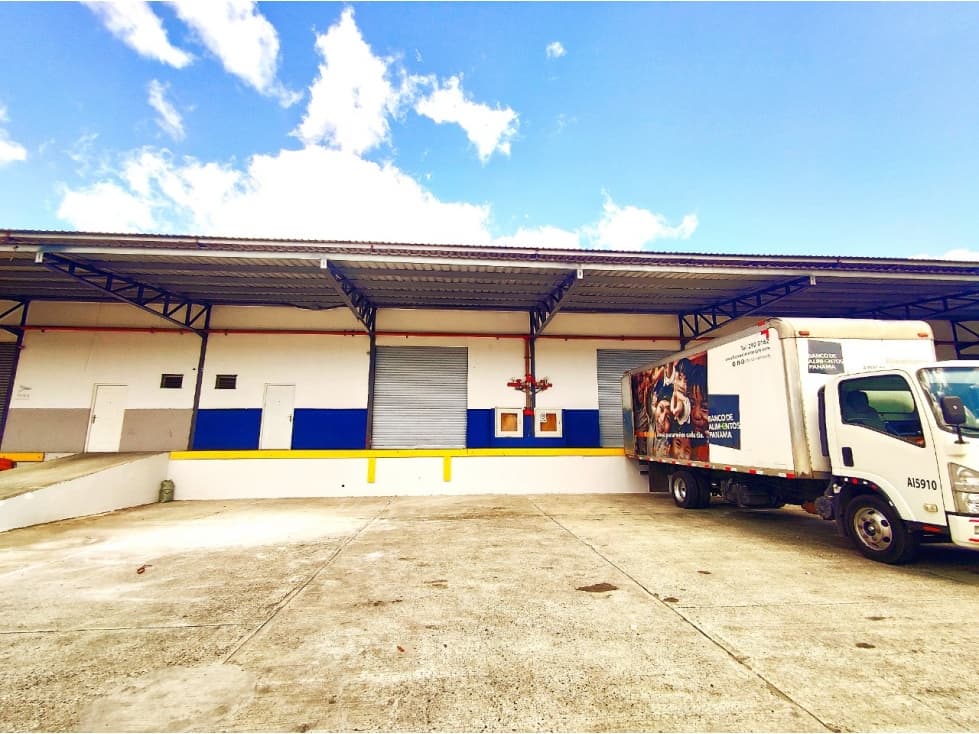 Venta de complejo de bodegas con anden en Tocumen - 1