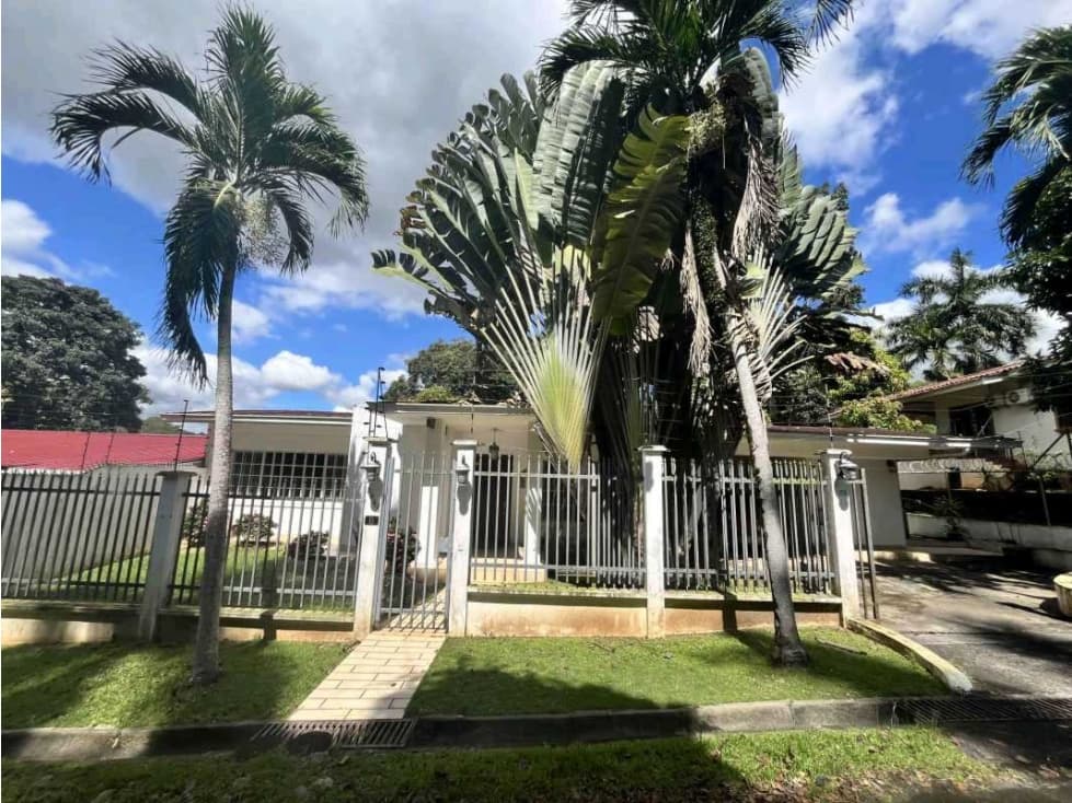 VENTA DE CASA EN LLANOS DE CURUNDU 300m2 - 1