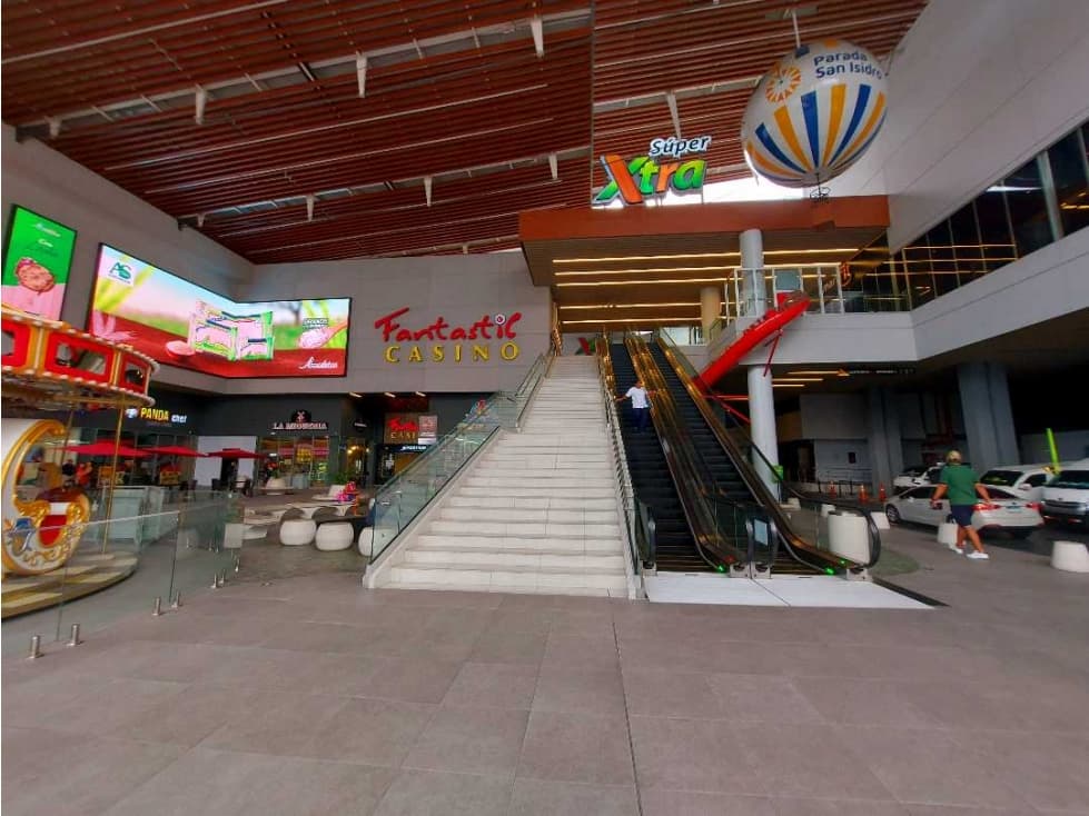 ALQUILER LOCAL ALTA VISIBILIDAD EN PLAZA HACIA METRO, TAXIS, BUSES - 1