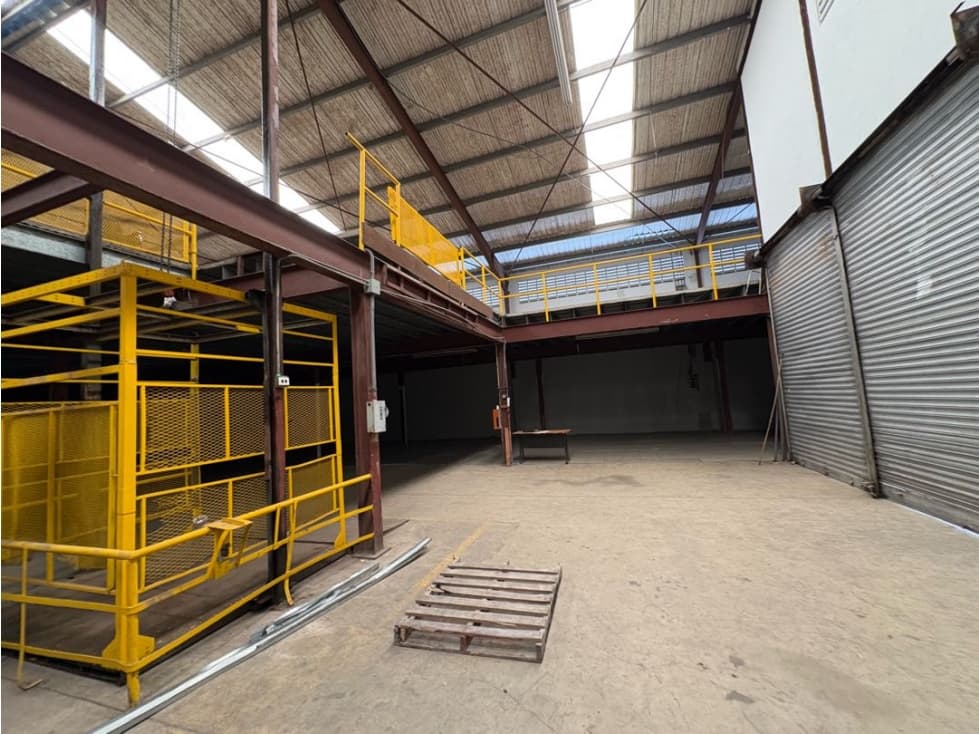 Bodega en FRANCEFIELD alquiler 3000m2 - 1