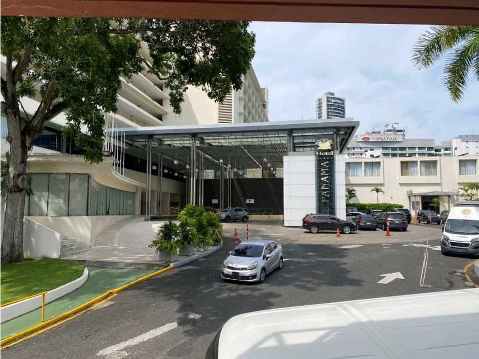 LOCAL VIA VENETTO FRENTE AL HOTEL PANAMA 64M2 - 1
