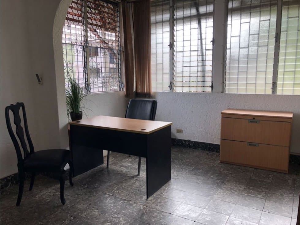 OFICINA 100M2 AMOBLADA EN PEREJIL - 1